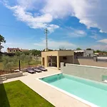 Beautiful Markulin With Private Pool Near Pula
