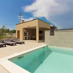 Beautiful Markulin With Private Pool Near Pula * Шишан