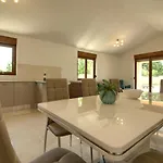 Beautiful Markulin With Private Pool Near Pula Шишан