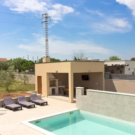 Beautiful Markulin With Private Pool Near Pula Villa Sisan