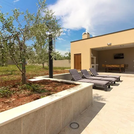 Beautiful Markulin With Private Pool Near Pula * Шишан