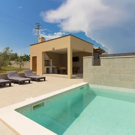 Beautiful Markulin With Private Pool Near Pula * Sisan