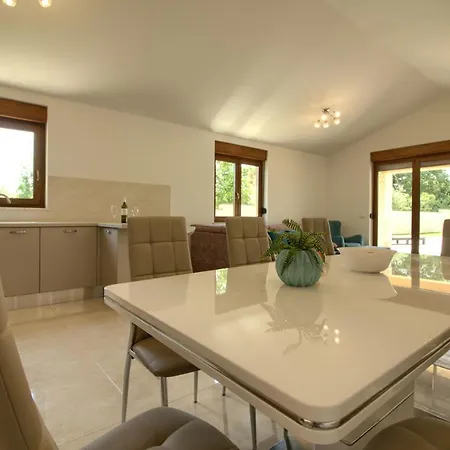Beautiful Markulin With Private Pool Near Pula Sisan