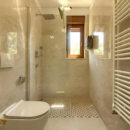 Beautiful Markulin With Private Pool Near Pula Villa *