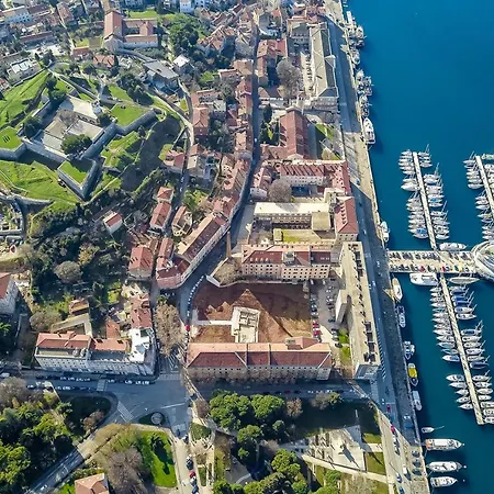 Beautiful Markulin With Private Pool Near Pula Шишан