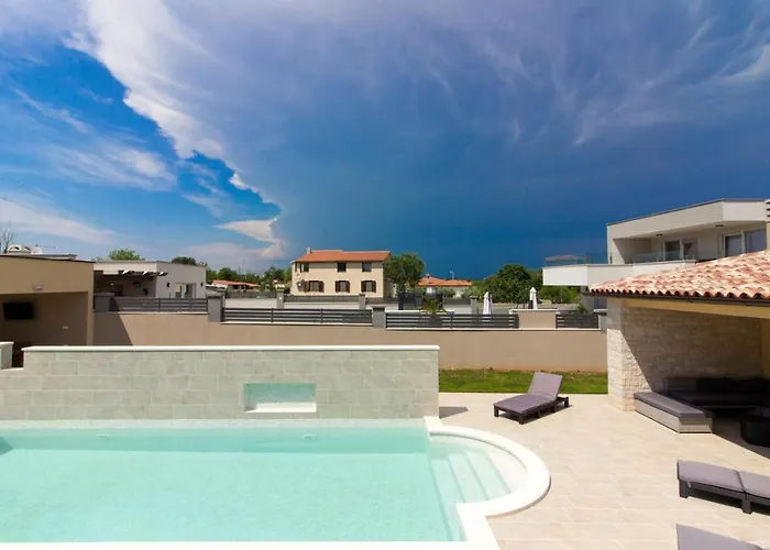 Beautiful Markulin With Private Pool Near Pula 빌라