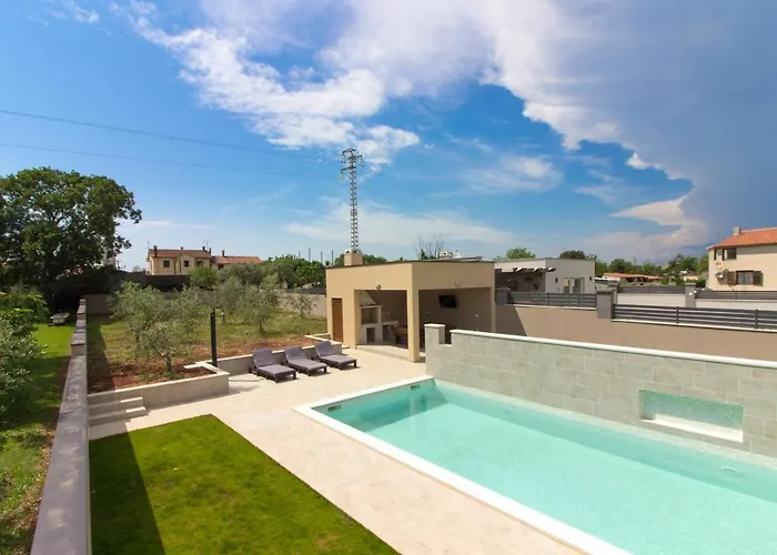 Beautiful Markulin With Private Pool Near Pula