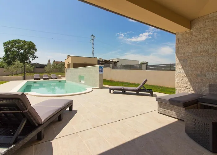 Beautiful Markulin With Private Pool Near Pula Sisan