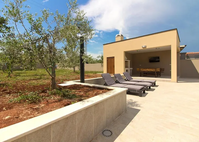 Beautiful Markulin With Private Pool Near Pula * Sisan