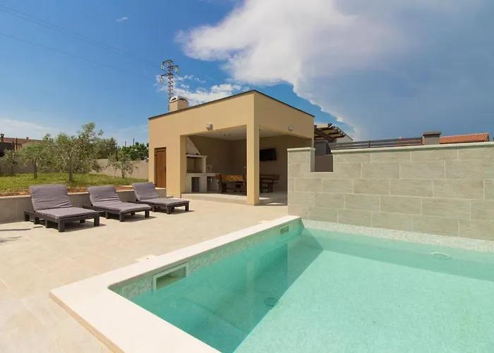 Beautiful Markulin With Private Pool Near Pula * Šišan