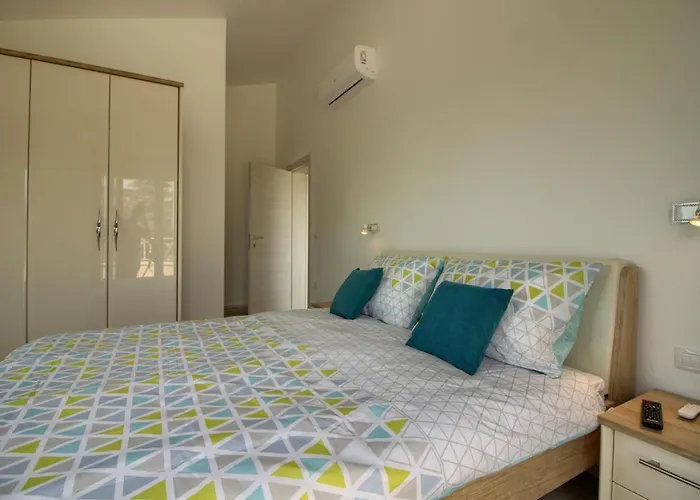 Beautiful Markulin With Private Pool Near Pula Villa