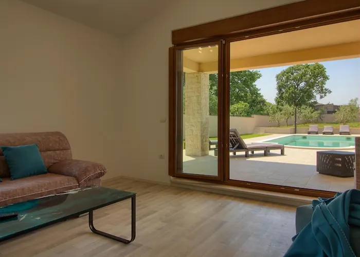 Beautiful Markulin With Private Pool Near Pula Villa