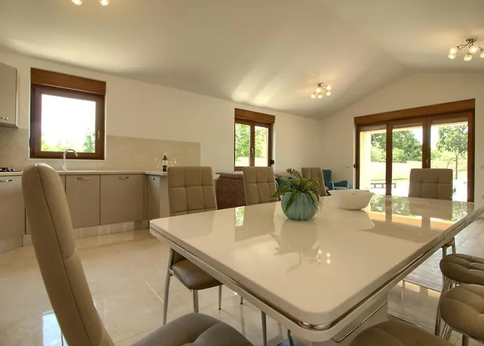 Beautiful Markulin With Private Pool Near Pula Sisan