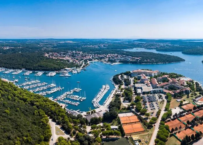 Beautiful Markulin With Private Pool Near Pula Villa