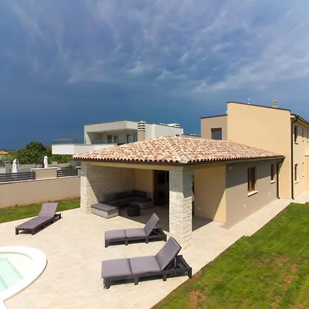 Beautiful Markulin With Private Pool Near Pula