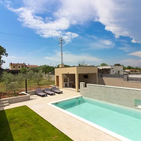 Beautiful Markulin With Private Pool Near Pula