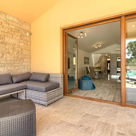 Beautiful Markulin With Private Pool Near Pula Villa *