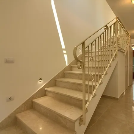 Beautiful Markulin With Private Pool Near Pula Villa *