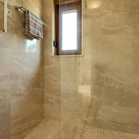 Beautiful Markulin With Private Pool Near Pula Šišan