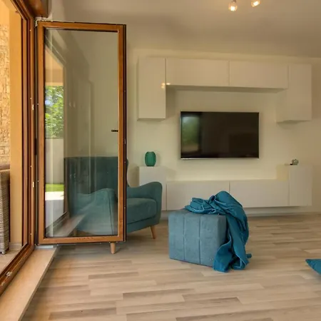 Beautiful Markulin With Private Pool Near Pula Villa