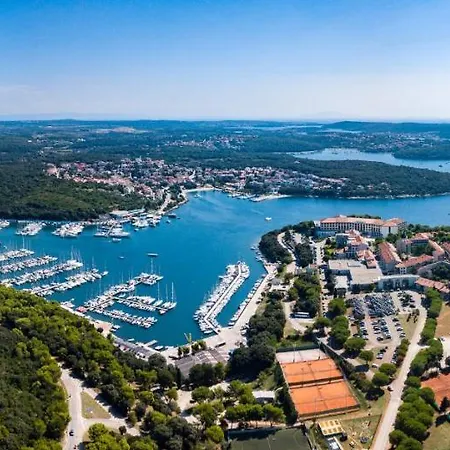 Beautiful Markulin With Private Pool Near Pula Villa