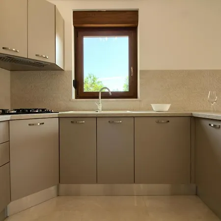 Beautiful Markulin With Private Pool Near Pula Villa