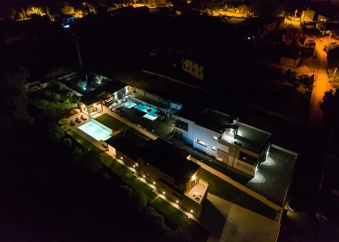 Beautiful Markulin With Private Pool Near Pula Vila