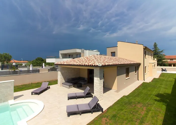 Beautiful Markulin With Private Pool Near Pula