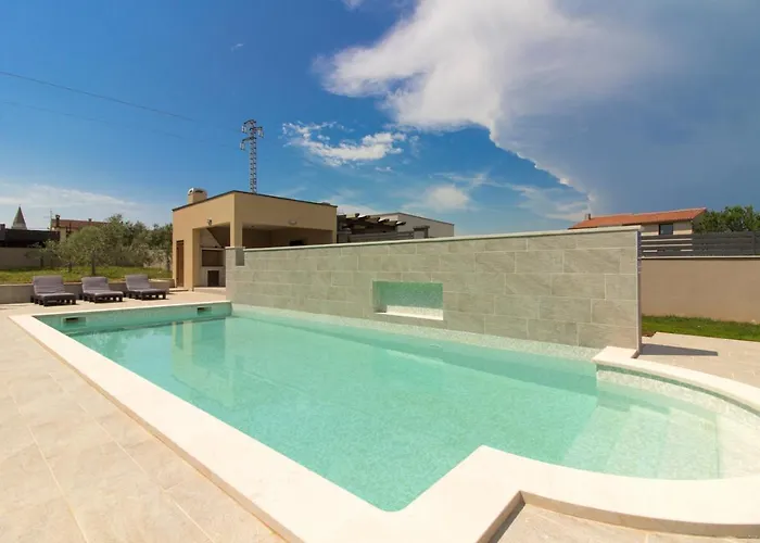 Beautiful Markulin With Private Pool Near Pula