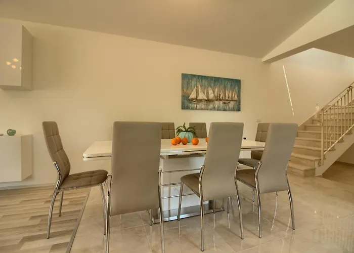 Beautiful Markulin With Private Pool Near Pula * Sisan